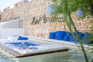 Hotel de La Plage – Mahogany