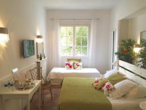 Hotel de La Plage – Mahogany