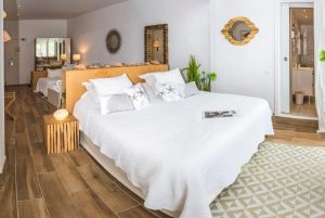 Hotel de La Plage – Mahogany