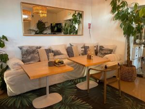 Hotel de La Plage – Mahogany